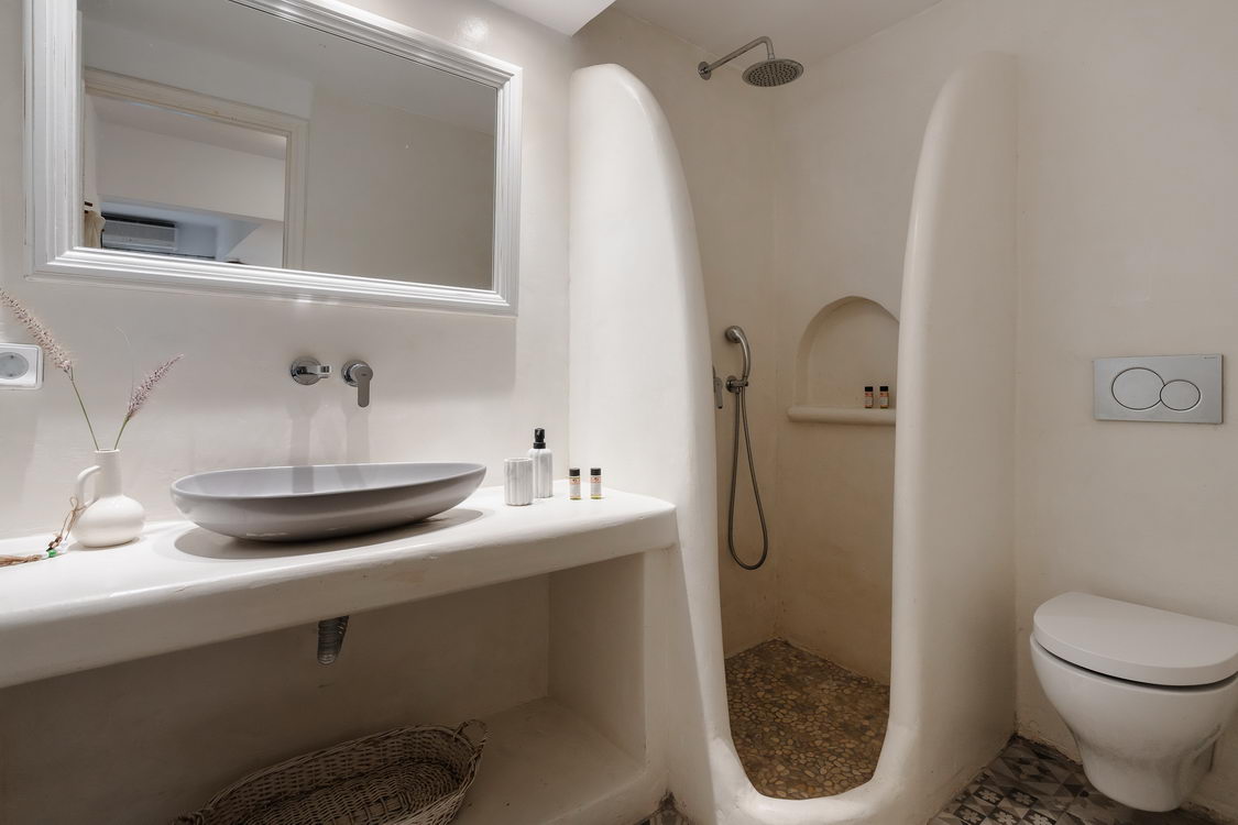 Semi-basement Quadruple Apartment